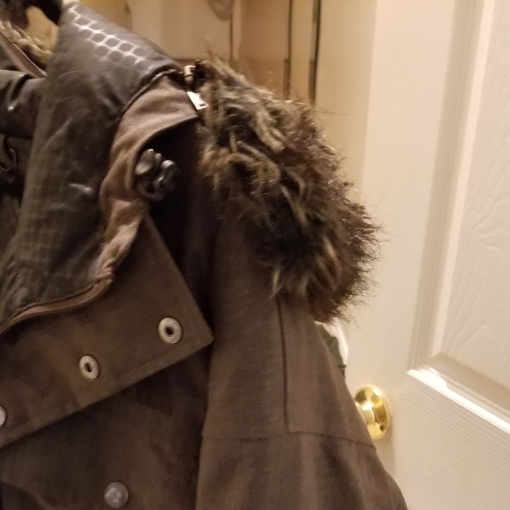 Men's slightly used North Face coat.